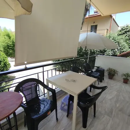 Yourhomeinperaia